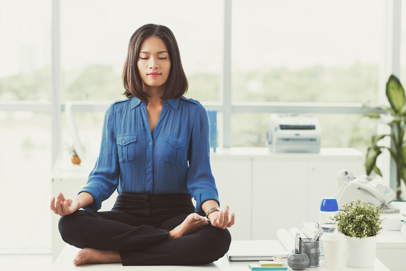 5 reasons to start practicing lunchtime yoga